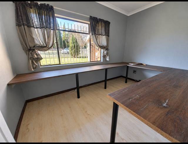 3 BEDROOM HOUSE FOR SALE IN ROTHDENE